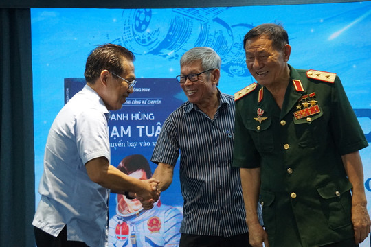 Cuốn sách 'Anh hùng Phạm Tuân và chuyến bay vào vũ trụ'