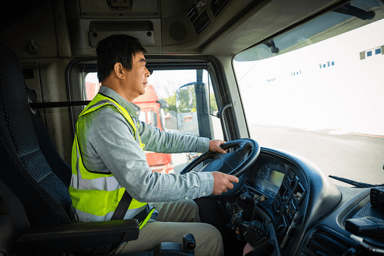 Nhiều doanh nghiệp thiếu lái xe điều khiển xe đầu kéo và xe khách