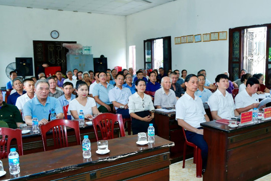 Phó Bí thư Thường trực Thành ủy Đỗ Mạnh Hiến dự sinh hoạt Chi bộ Tổ dân phố Tôn Đức Thắng