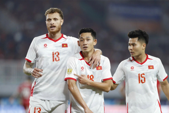 Đánh bại Indonesia 3 - 0, Việt Nam chiếm ngôi đầu bảng A
