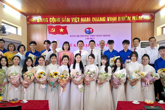 Đổi mới tạo nguồn phát triển đảng viên