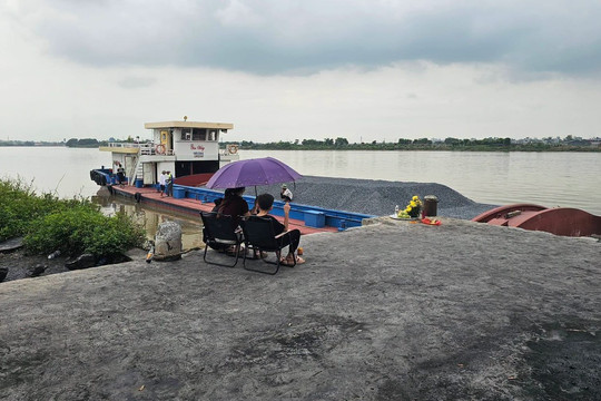 Một thuyền viên nghi rơi xuống sông Thái Bình mất tích