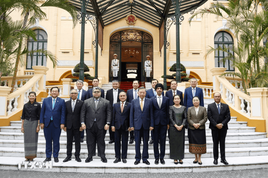 Cùng xây dựng Cộng đồng ASEAN đoàn kết, vững mạnh