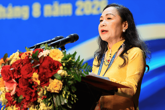 Nghệ sĩ Nhân dân Trịnh Thúy Mùi tái đắc cử Chủ tịch Hội Nghệ sĩ Sân khấu Việt Nam khóa X