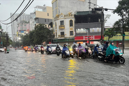 Heavy rain to persist in Hai Phong, raising flood and thunderstorm risks