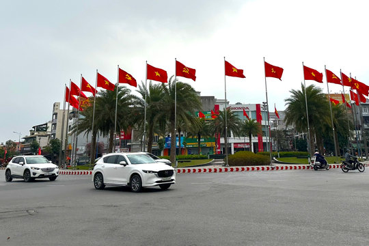 Hai Phong sets 12% registration fee for cars from Aug 8