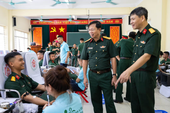 Cán bộ, học viên Trường Quân sự Quân khu 3 hiến 738 đơn vị máu
