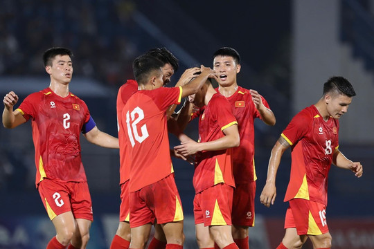 Thắng Campuchia 3 - 1, đội tuyển Việt Nam vào bán kết với ngôi nhất bảng
