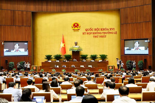 Quốc hội thảo luận hai dự án Luật về quân sự, quốc phòng và Luật Dầu khí