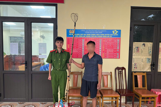 Công an xã Việt Khê xử lý người bán, người mua dùng kích điện khai thác thủy sản