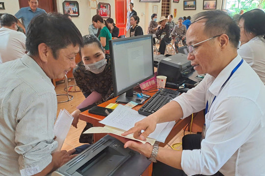 Hơn 100 công dân được hỗ trợ thủ tục hành chính trong ngày nghỉ tại xã Cẩm Giàng