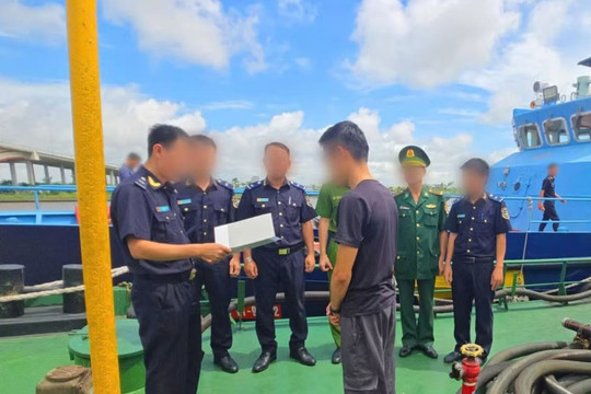 Phát hiện hơn 70.000 lít dầu FO và 41 thùng sơn nhập lậu trên vùng biển Hải Phòng