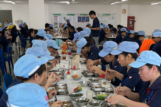 Nâng chất bữa ăn ca, giữ sức khỏe người lao động