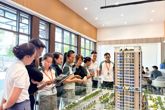 Lãi suất cao ép bất động sản 'chạm đáy'?