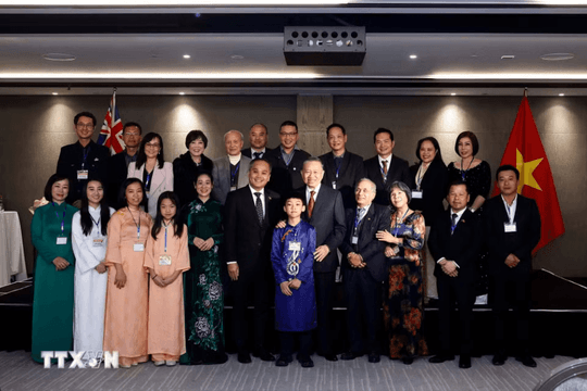 Tổng Bí thư, Chủ tịch nước gặp gỡ cán bộ, nhân viên Đại sứ quán Việt Nam tại New Zealand