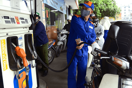 Giá xăng tiếp tục giảm từ 15 giờ hôm nay