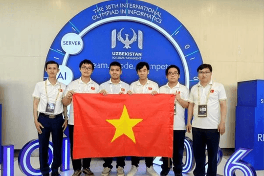 Bốn học sinh Việt Nam dự thi Olympic Tin học quốc tế 2026 đều đoạt giải