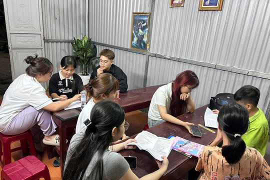 Để trẻ em xóm chài Ngọc Sơn không lỡ giấc mơ đến trường
