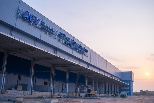 Accelerating Cat Bi cargo terminal completion