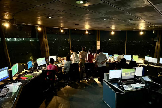 Có 21 chuyến bay bị ảnh hưởng bởi diều gắn đèn thả gần Sân bay Tân Sơn Nhất