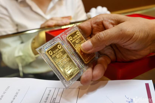 Giá vàng SJC trong nước đảo chiều giảm 1 triệu đồng mỗi lượng