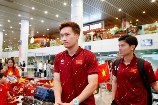 Đội tuyển Việt Nam có mặt tại Kuala Lumpur, hướng tới trận bán kết lượt đi với Malaysia
