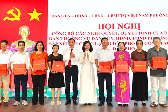 Khẩn trương giải quyết chế độ với người nghỉ việc sau sắp xếp thôn, tổ dân phố