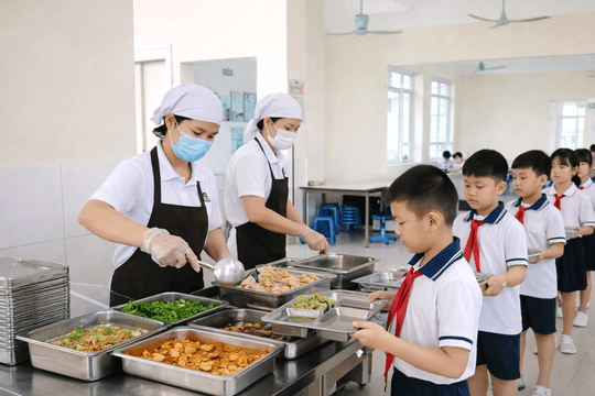 Công khai hình ảnh khay ăn thực tế của học sinh để phụ huynh giám sát