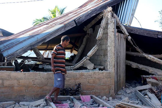 Indonesia khẩn trương tìm kiếm người sống sót sau trận động đất mạnh