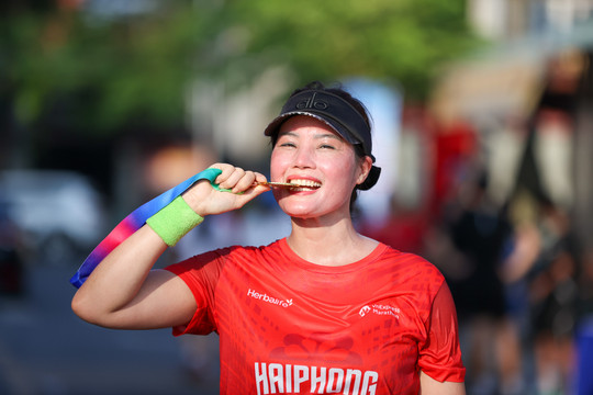 Những hình ảnh đẹp trên đường chạy ‘Những bước chân khỏe đẹp’