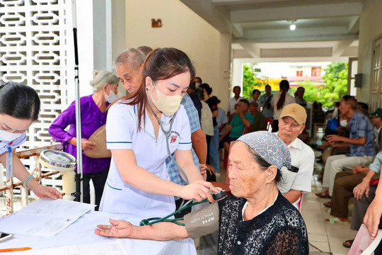 Không để bỏ sót, chậm tiến độ khám sức khỏe cho người dân