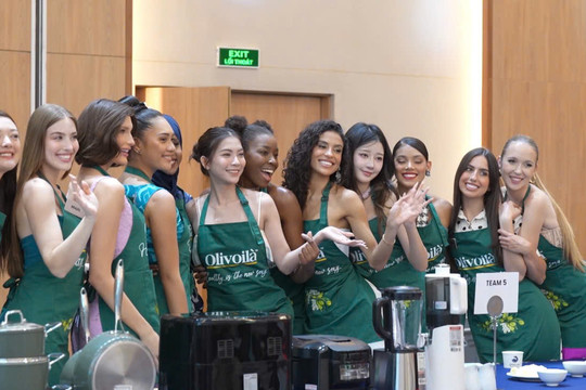 111 người đẹp Miss World thử sức làm đầu bếp