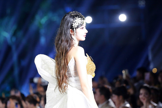 111 thí sinh Miss World tranh tài trong phần thi Vietnam Beauty Fashion Fest