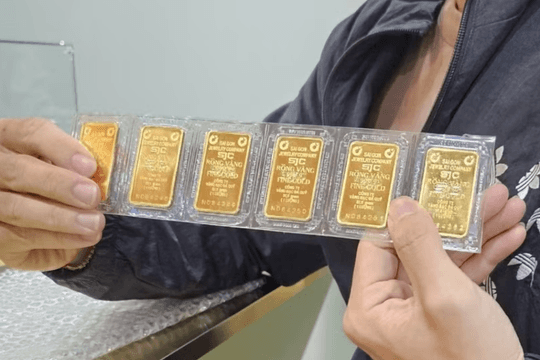Giá vàng đồng loạt giảm, vàng SJC về ngưỡng 142,7 triệu đồng
