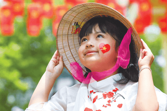Thiêng liêng hai tiếng hòa bình