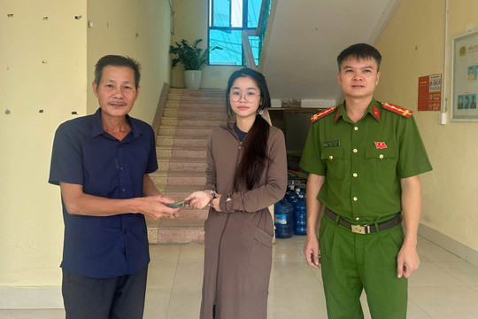 Công an xã Hợp Tiến kịp thời giúp người dân nhận lại 45 triệu đồng chuyển khoản nhầm