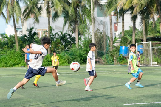 135 cầu thủ tham gia Giải bóng đá nhi đồng phường Tân Hưng