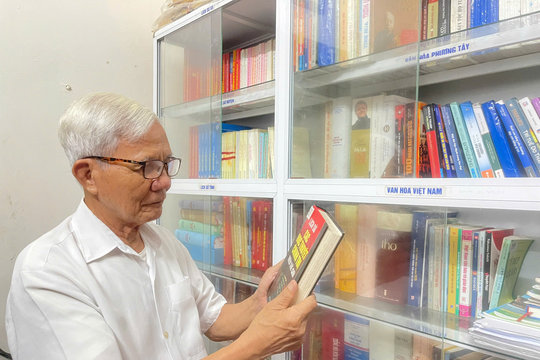 Nghe người viết sử địa phương kể chuyện sau trang sách