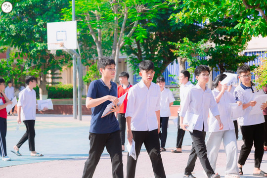 Giảm sức ép tuyển sinh vào lớp 10