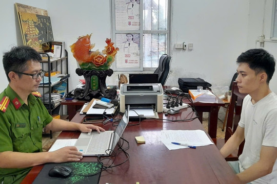 Khởi tố đối tượng mua bán trái phép cá thể rắn hổ chúa
