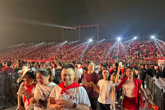 'Tổ quốc trong tim' kết nối hàng vạn khán giả