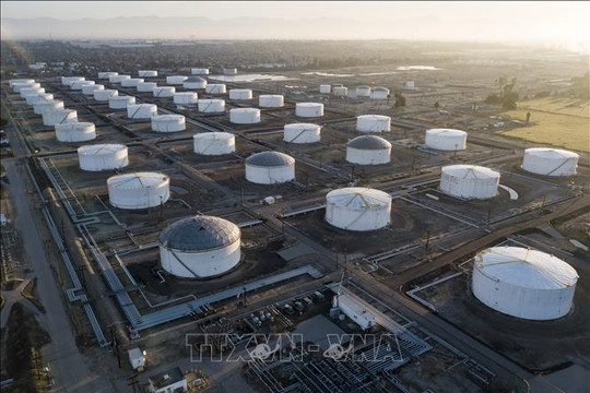 Căng thẳng eo biển Hormuz đe doạ cạn kiệt kho dự trữ dầu thô