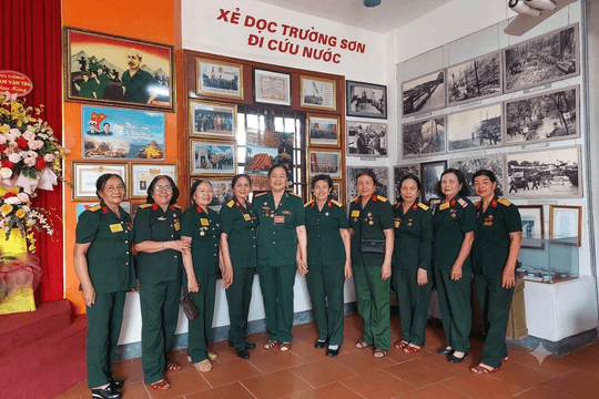 Những 'bông hồng thép' Hoàng Ngân năm xưa
