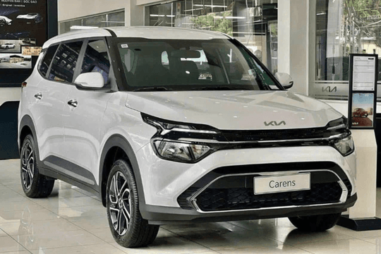 Mẫu xe KIA Carens giảm giá xuống dưới 600 triệu đồng