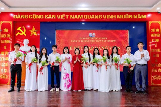 An Biên bồi đắp nguồn đảng viên trẻ