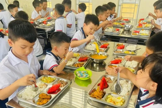 Tổng rà soát bếp ăn, suất ăn trường học
