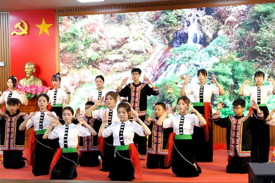 Sôi nổi Liên hoan các câu lạc bộ hè phường An Phong
