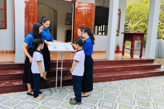 Thăm Nhà tưởng niệm Anh hùng liệt sĩ Hoàng Thanh Loan