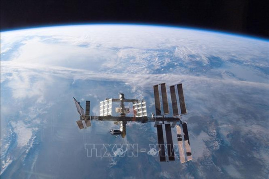 Các phi hành gia Mỹ và châu Âu hoàn tất lắp đặt ăng-ten dự phòng trên ISS