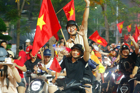 Hải Phòng rợp cờ đỏ, người dân xuống đường mừng Việt Nam vô địch ASEAN Cup 2026